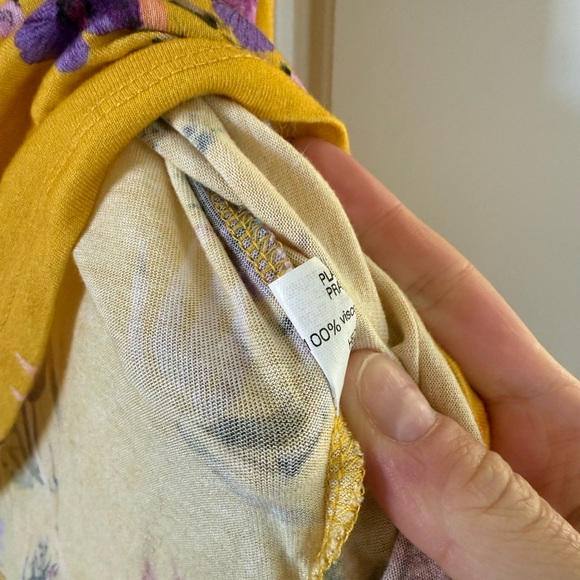 Zara Women’s Yellow Floral V-Neck Blouse - Picture 6 of 8